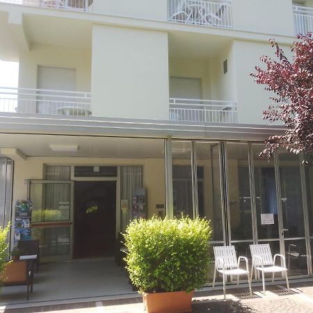 B&B - Meuble' - Hotel " Cordiale " Misano Adriatico Exterior photo