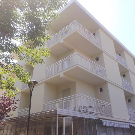 B&B - Meuble' - Hotel " Cordiale " Misano Adriatico Exterior photo