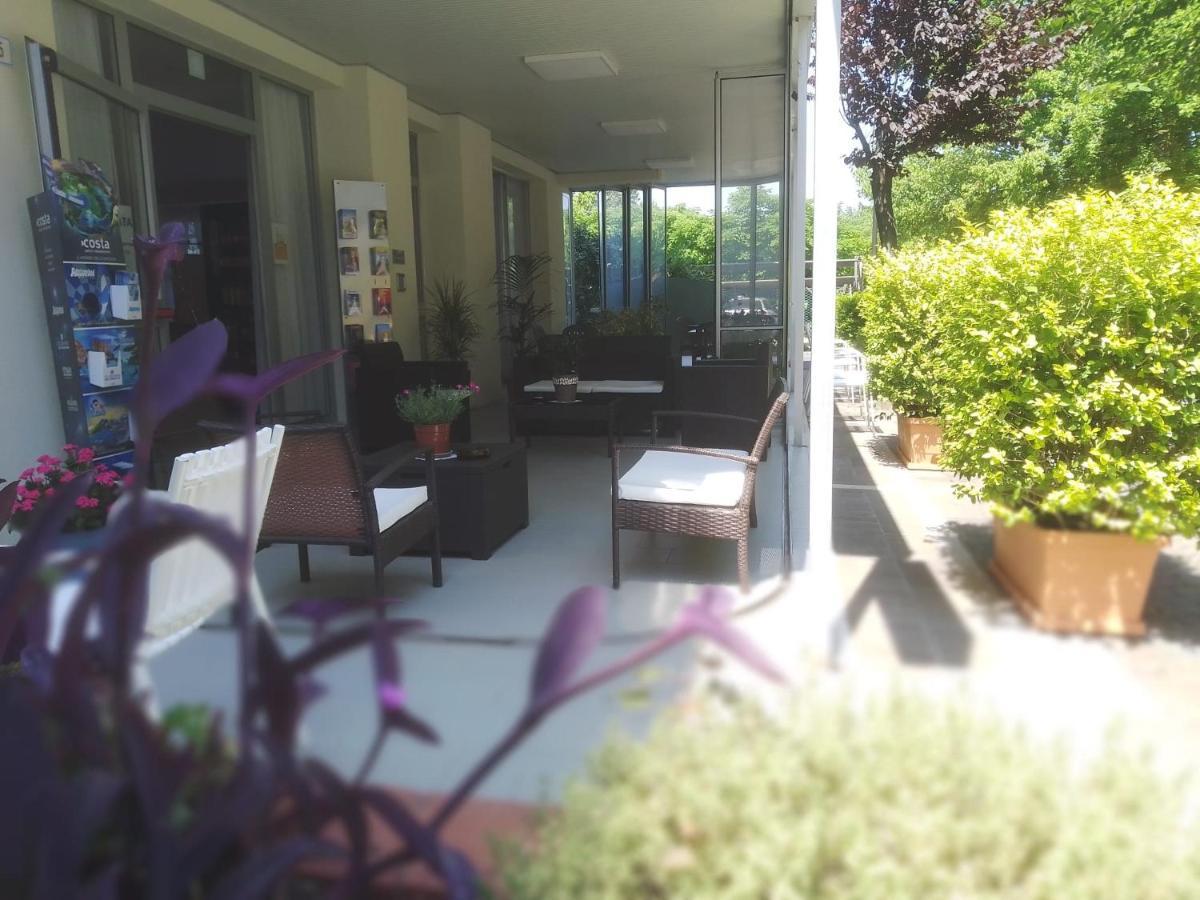 B&B - Meuble' - Hotel " Cordiale " Misano Adriatico Exterior photo