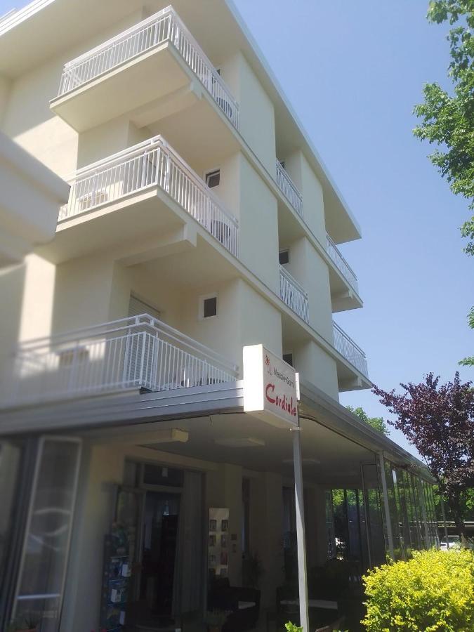 B&B - Meuble' - Hotel " Cordiale " Misano Adriatico Exterior photo