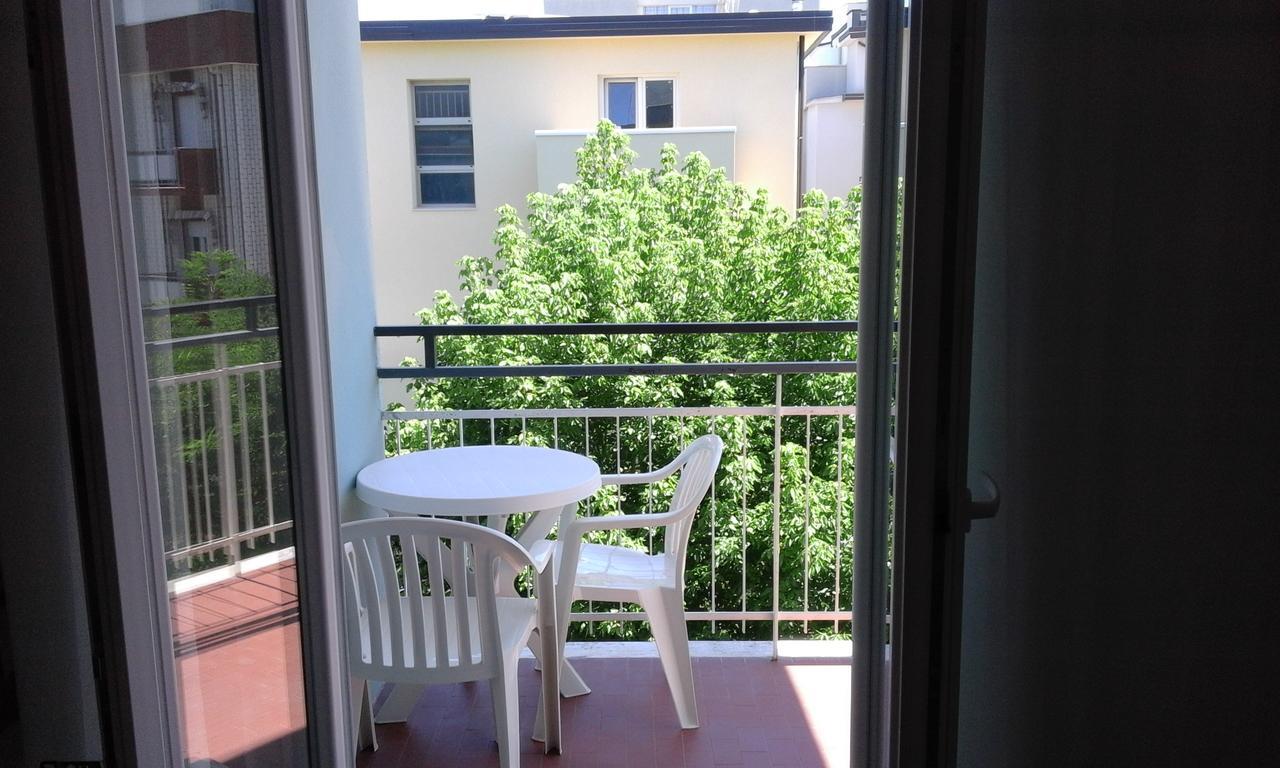 B&B - Meuble' - Hotel " Cordiale " Misano Adriatico Exterior photo