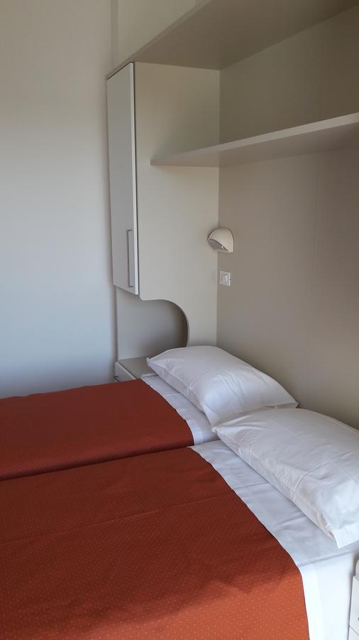 B&B - Meuble' - Hotel " Cordiale " Misano Adriatico Exterior photo