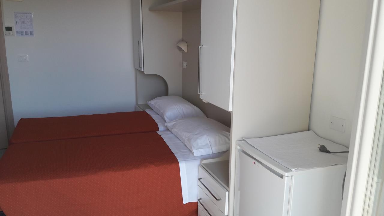 B&B - Meuble' - Hotel " Cordiale " Misano Adriatico Exterior photo