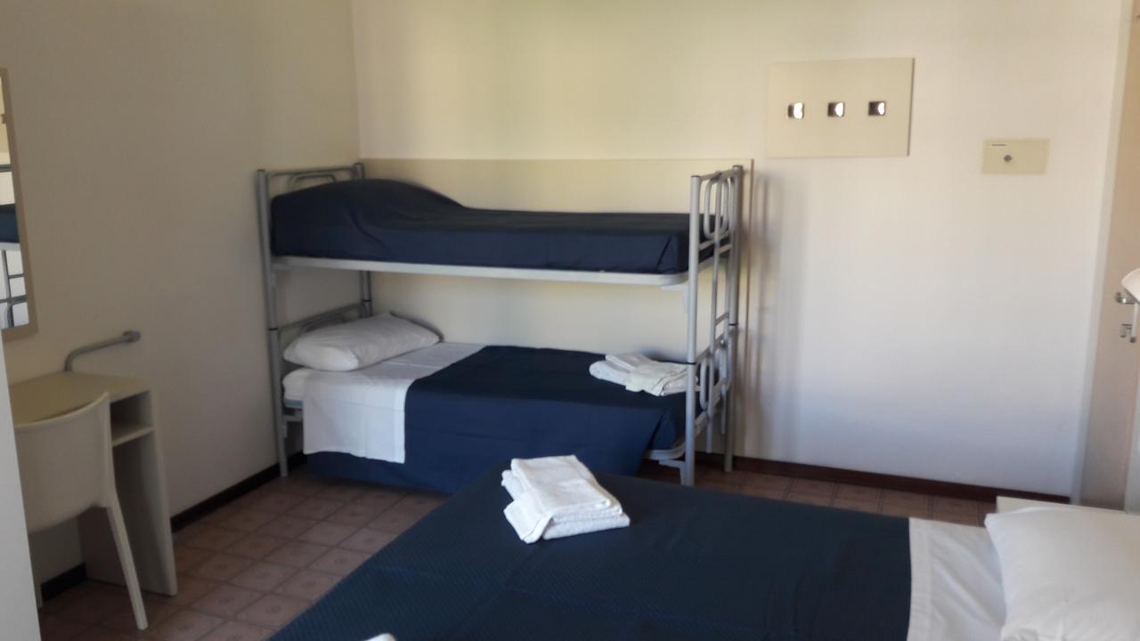 B&B - Meuble' - Hotel " Cordiale " Misano Adriatico Exterior photo