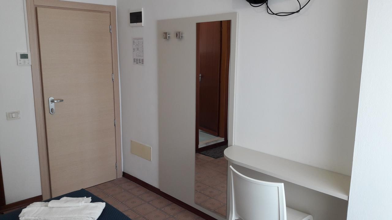 B&B - Meuble' - Hotel " Cordiale " Misano Adriatico Exterior photo