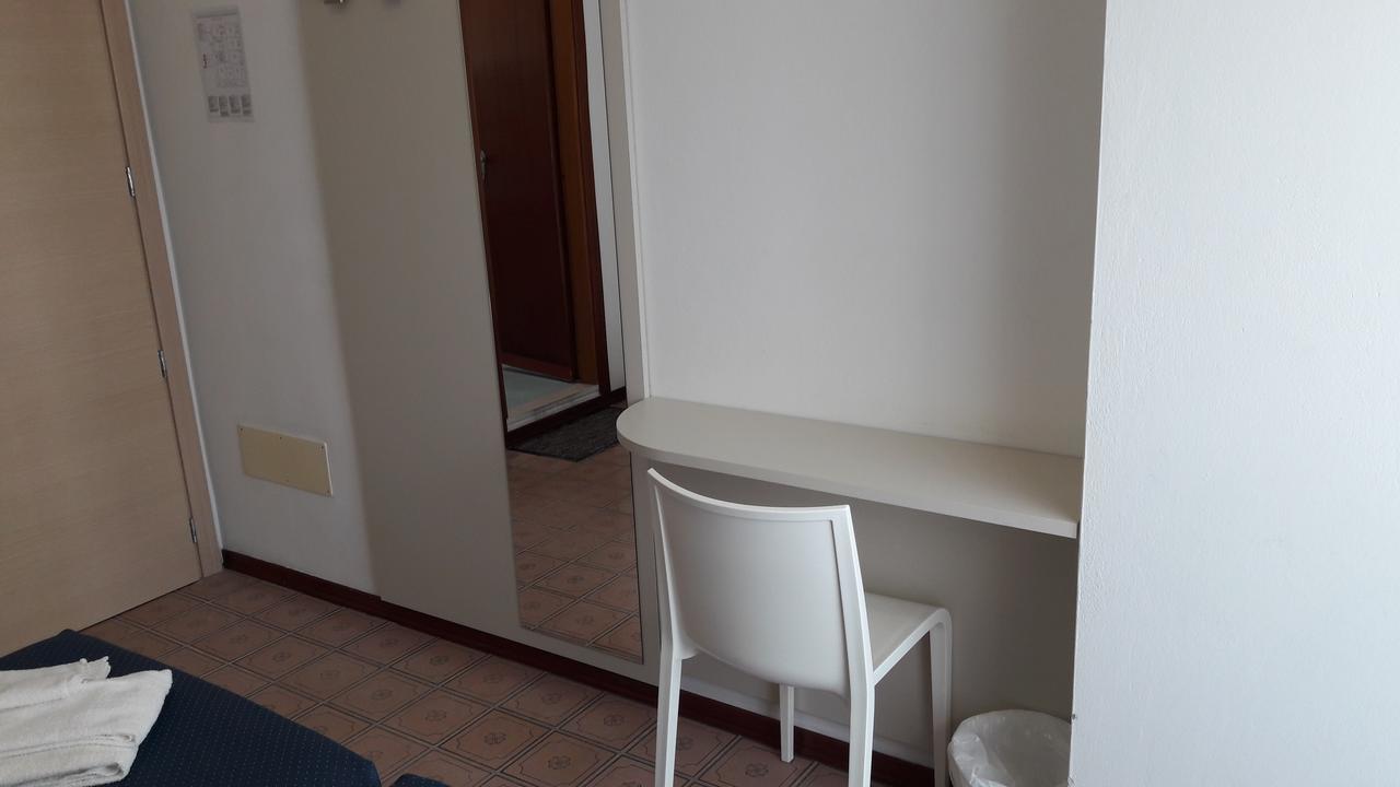 B&B - Meuble' - Hotel " Cordiale " Misano Adriatico Exterior photo